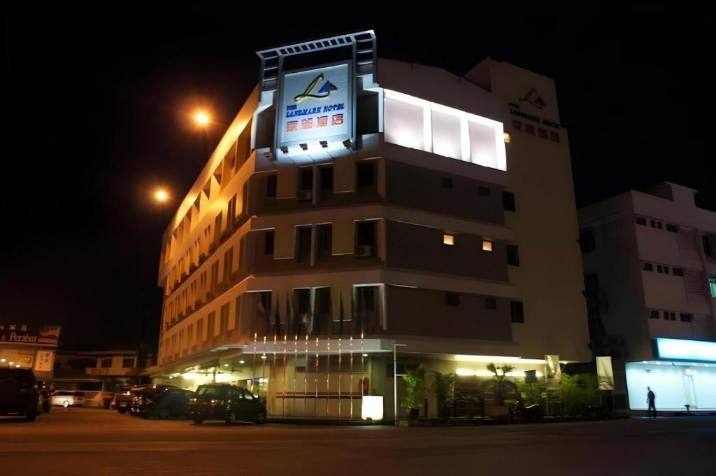 באטו פאהאט The Landmark Hotel מראה חיצוני תמונה