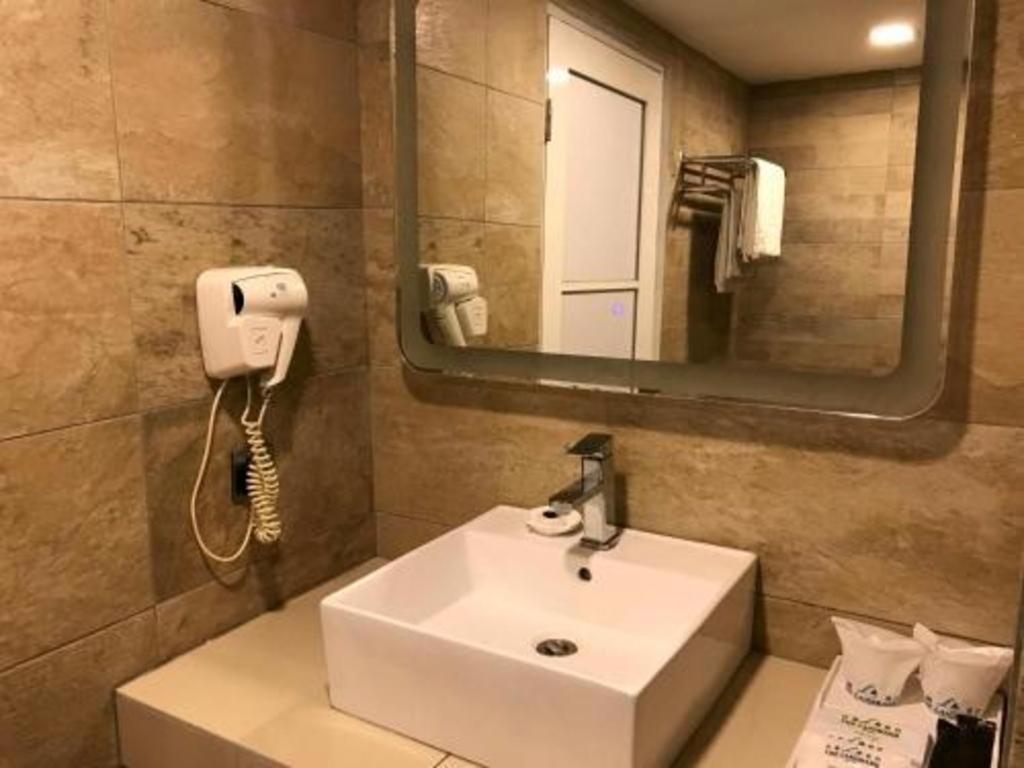 באטו פאהאט The Landmark Hotel מראה חיצוני תמונה