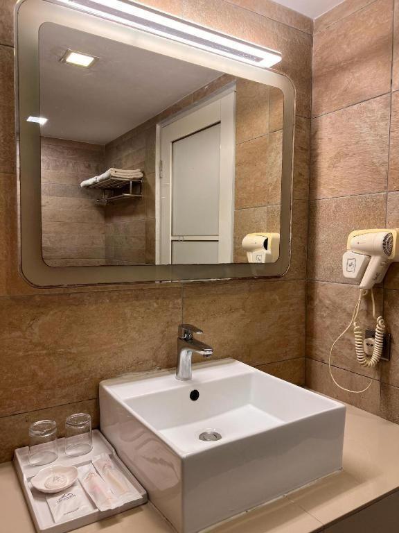 באטו פאהאט The Landmark Hotel מראה חיצוני תמונה